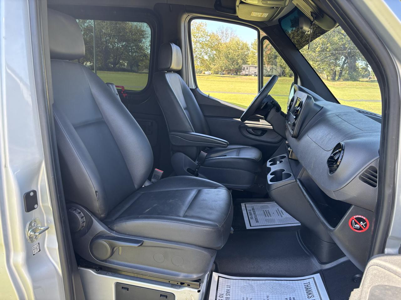Mercedes-Benz Sprinter Passenger Van 2500 High Roof V6 144" RWD 2019