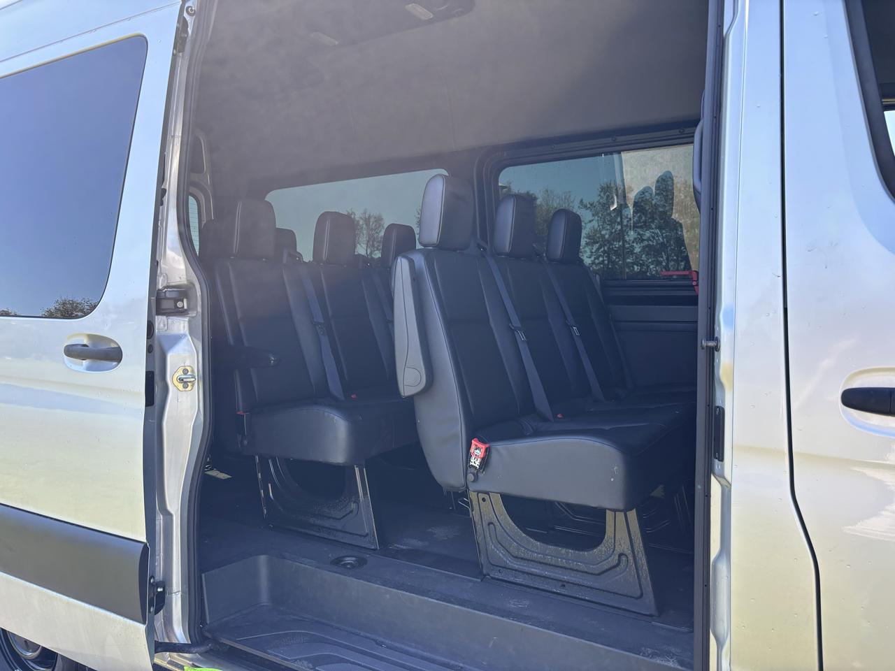 Mercedes-Benz Sprinter Passenger Van 2500 High Roof V6 144" RWD 2019