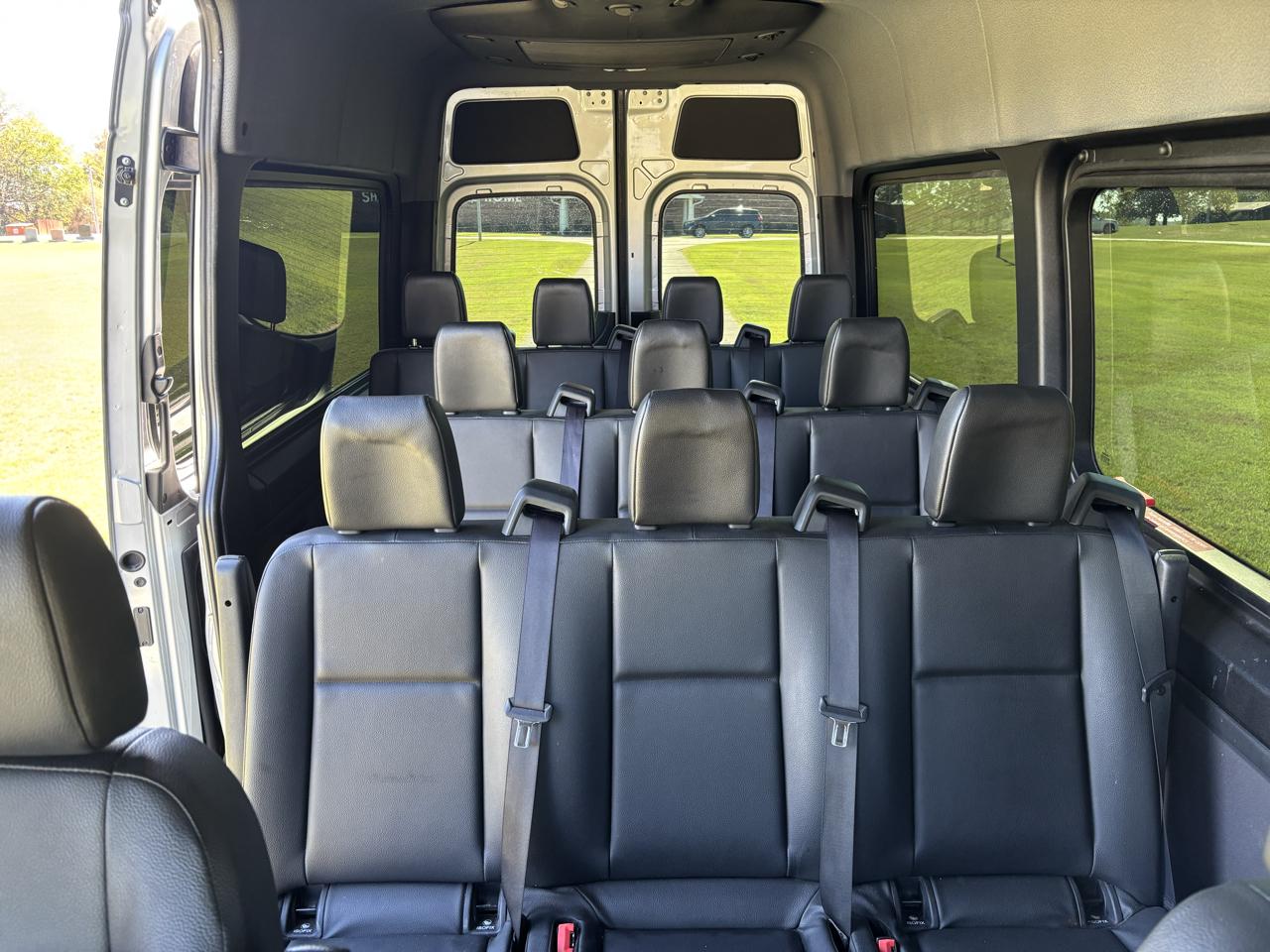 Mercedes-Benz Sprinter Passenger Van 2500 High Roof V6 144" RWD 2019