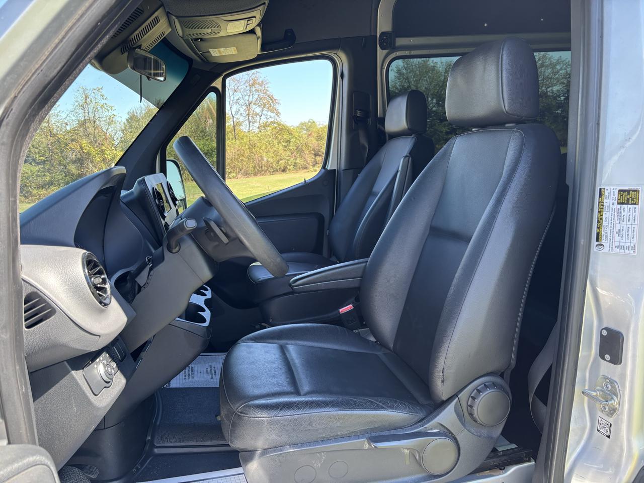 Mercedes-Benz Sprinter Passenger Van 2500 High Roof V6 144" RWD 2019