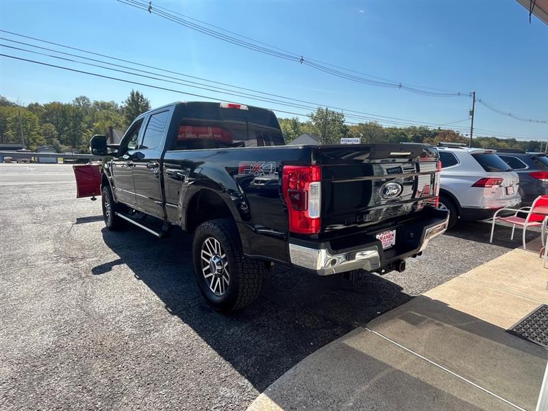 Ford F-250 SD Lariat Crew Cab 4WD 2017 Ford F-250 SD Lariat Crew Cab 4WD 2017