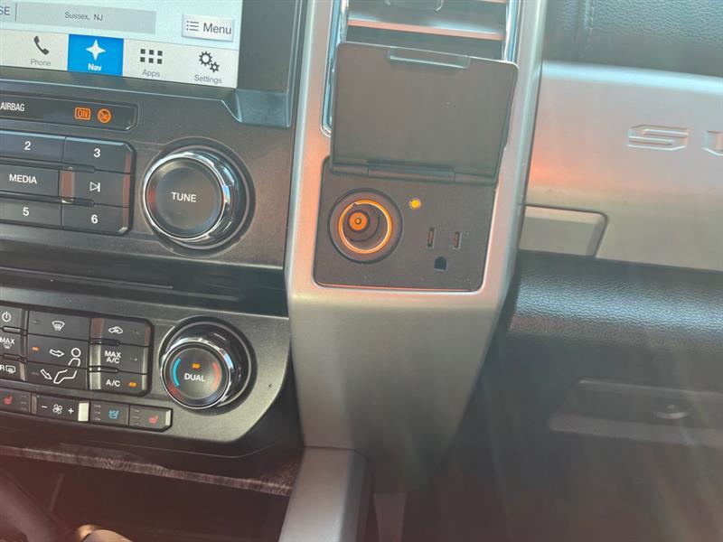 Ford F-250 SD Lariat Crew Cab 4WD 2017 Ford F-250 SD Lariat Crew Cab 4WD 2017