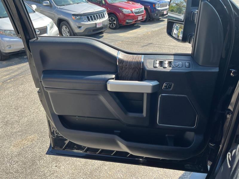 Ford F-250 SD Lariat Crew Cab 4WD 2017 Ford F-250 SD Lariat Crew Cab 4WD 2017