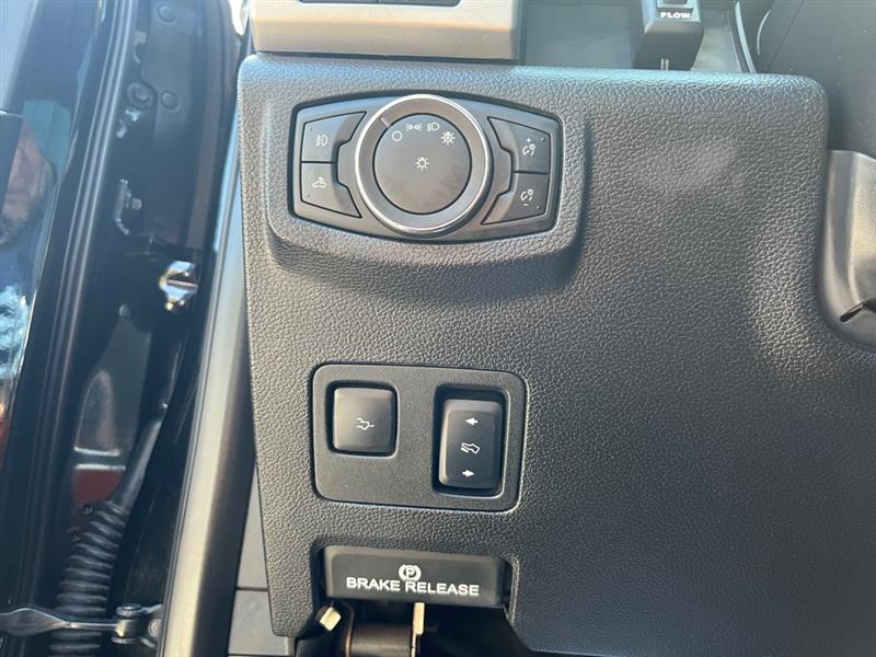 Ford F-250 SD Lariat Crew Cab 4WD 2017 Ford F-250 SD Lariat Crew Cab 4WD 2017