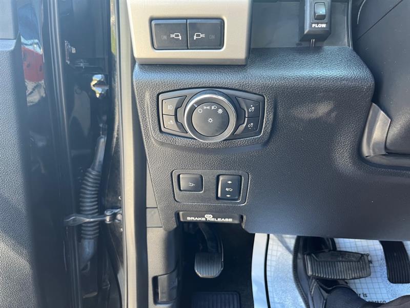 Ford F-250 SD Lariat Crew Cab 4WD 2017 Ford F-250 SD Lariat Crew Cab 4WD 2017