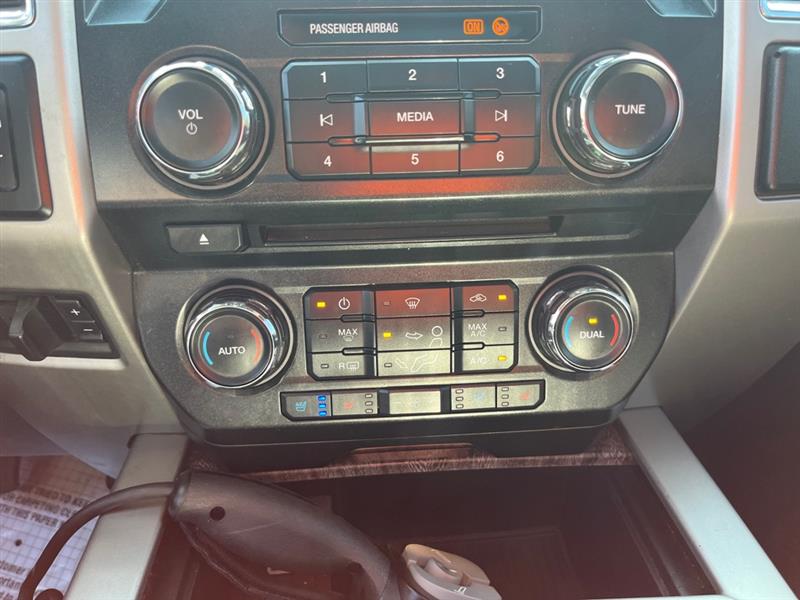 Ford F-250 SD Lariat Crew Cab 4WD 2017 Ford F-250 SD Lariat Crew Cab 4WD 2017