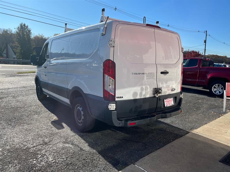 Ford Transit 250 Van Low Roof 60/40 Pass.130-in. WB 2017 Ford Transit 250 Van Low Roof 60/40 Pass.130-in. WB 2017