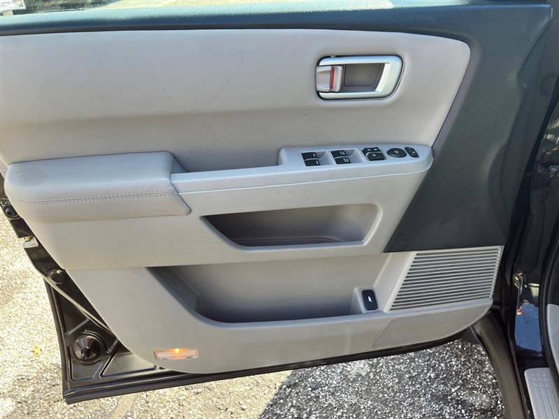 Honda Pilot EX-L 4WD 5-Spd AT with Navigation 2011 Honda Pilot EX-L 4WD 5-Spd AT with Navigation 2011