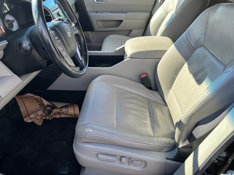 Honda Pilot EX-L 4WD 5-Spd AT with Navigation 2011 Honda Pilot EX-L 4WD 5-Spd AT with Navigation 2011