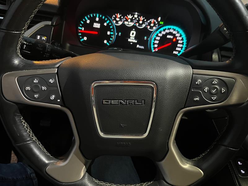 GMC Yukon Denali 4WD 2017