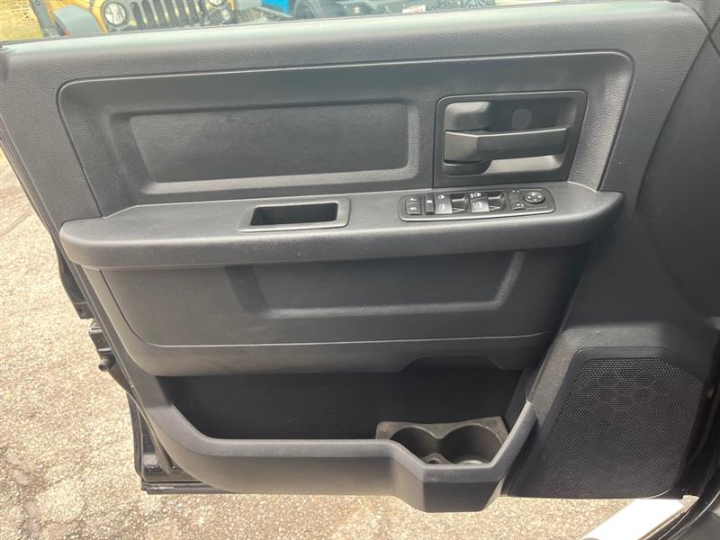 RAM 1500 Tradesman Crew Cab SWB 4WD 2015