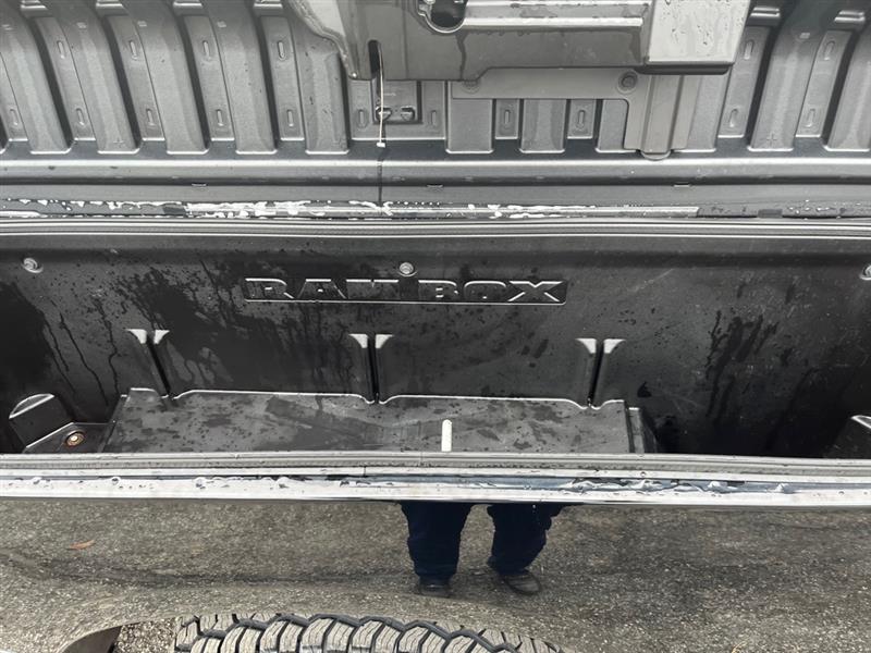 RAM 1500 Tradesman Crew Cab SWB 4WD 2015