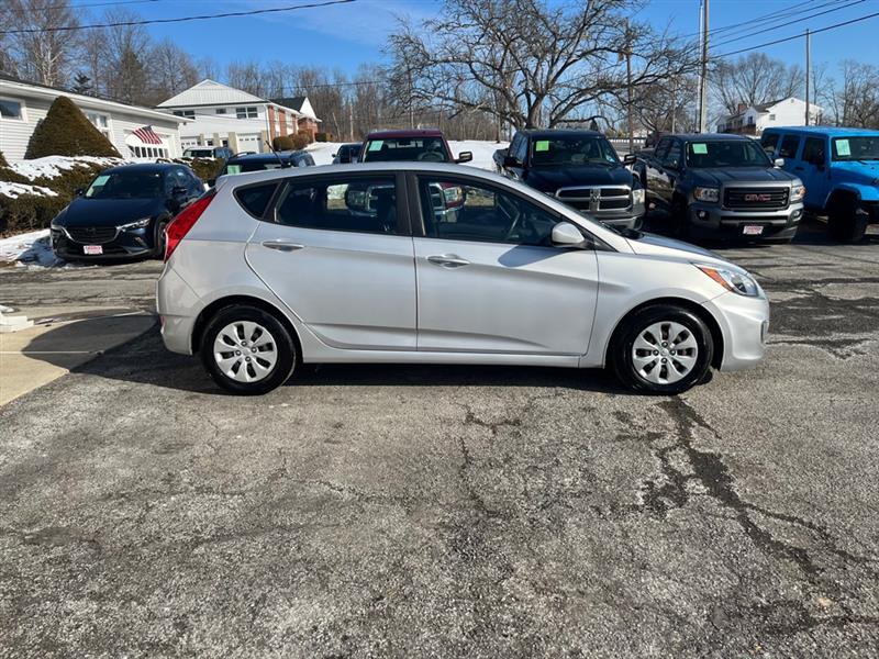 Hyundai Accent SE 5-Door 6A 2017