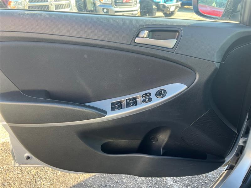 Hyundai Accent SE 5-Door 6A 2017