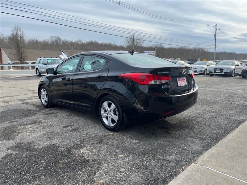Hyundai Elantra GLS M/T 2013
