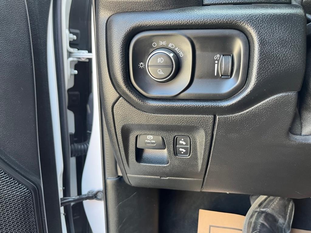 RAM 1500 Big Horn Crew Cab SWB 4WD 2020