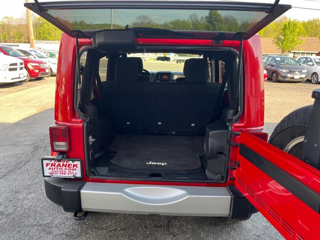 Jeep Wrangler Unlimited Sahara 4WD 2011