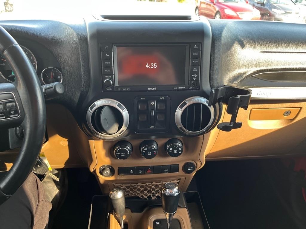 Jeep Wrangler Unlimited Sahara 4WD 2011
