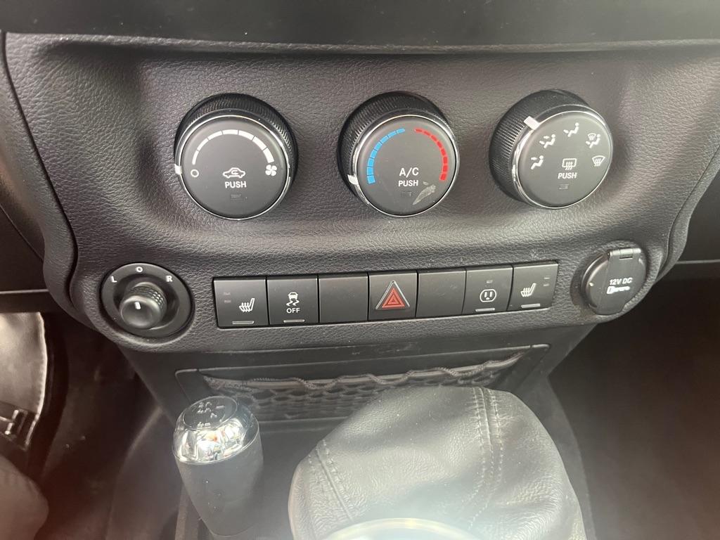 Jeep Wrangler Unlimited Sahara 4WD 2017
