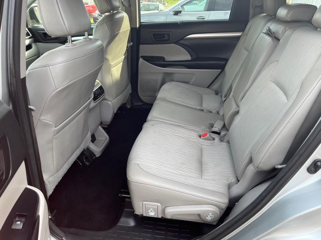 Toyota Highlander LE Plus AWD V6 2017