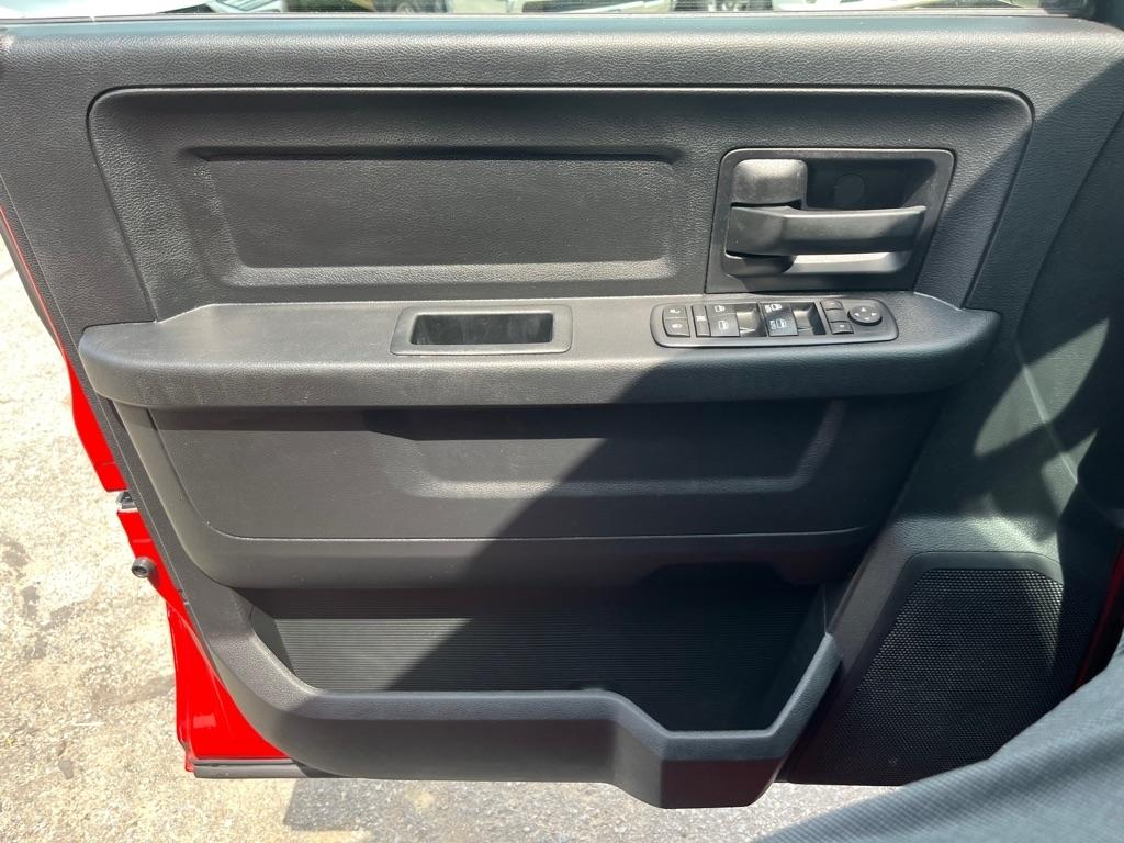 RAM 1500 Tradesman Quad Cab 4WD 2016