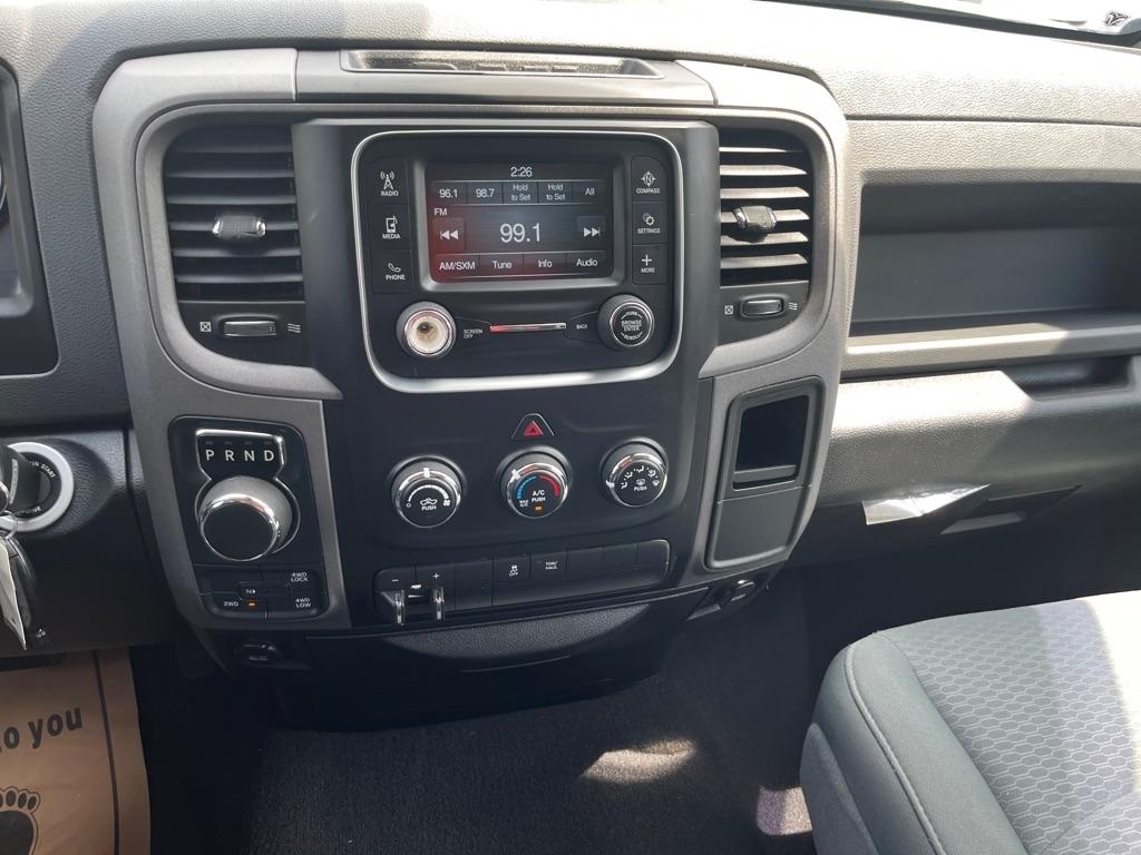RAM 1500 Tradesman Quad Cab 4WD 2016