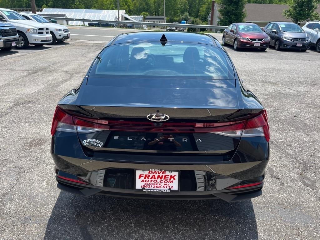 Hyundai Elantra SEL 2021