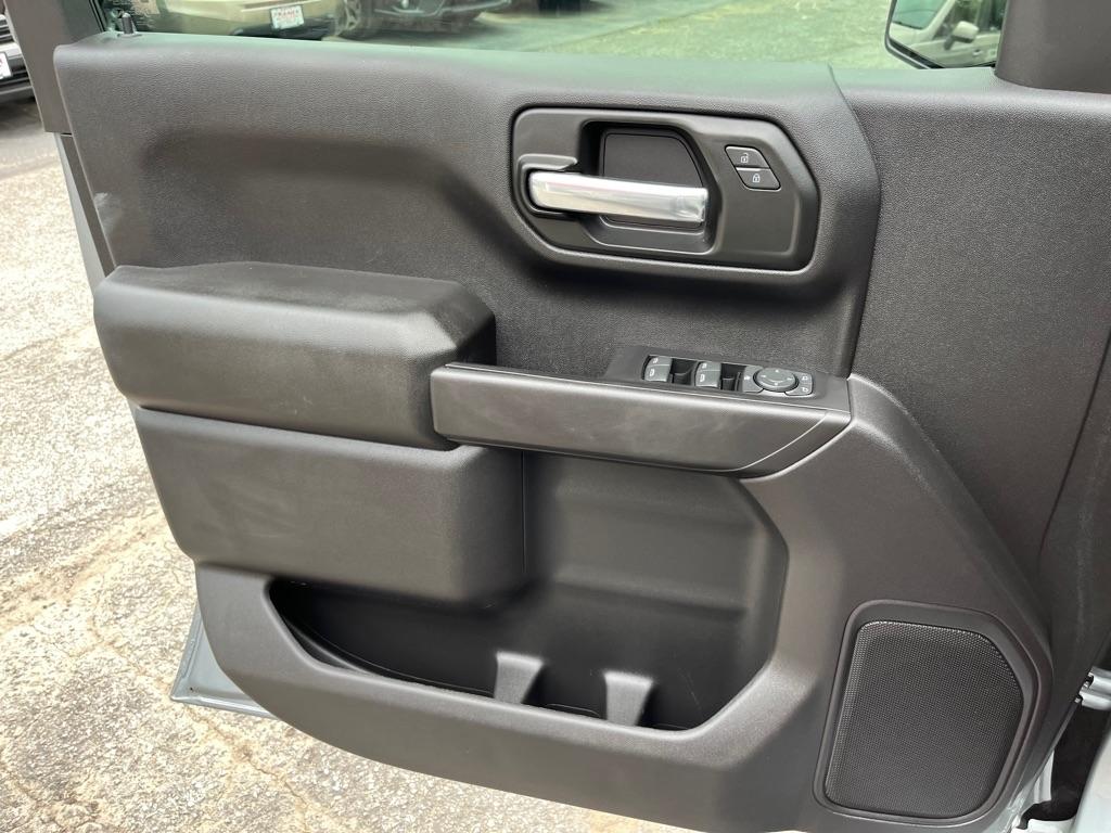 Chevrolet Silverado 1500 Custom Crew Cab 2WD 2024