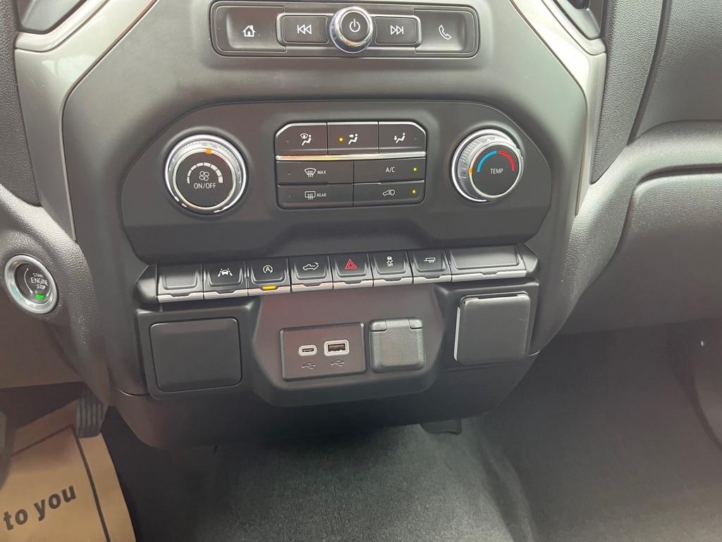 Chevrolet Silverado 1500 Custom Crew Cab 2WD 2024