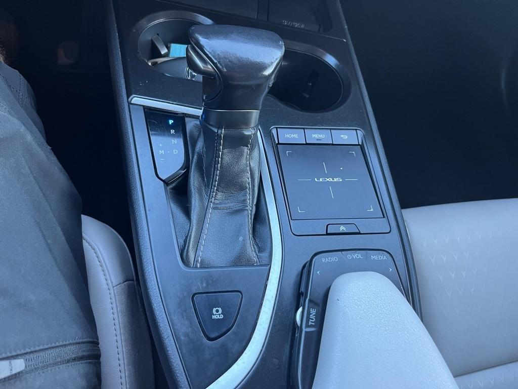 Lexus UX 200 Luxury 2019
