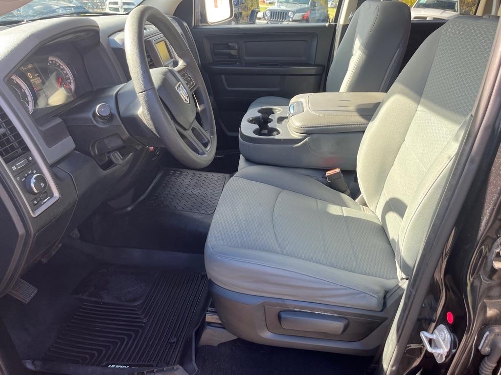 RAM 1500 Tradesman Quad Cab 4WD 2016