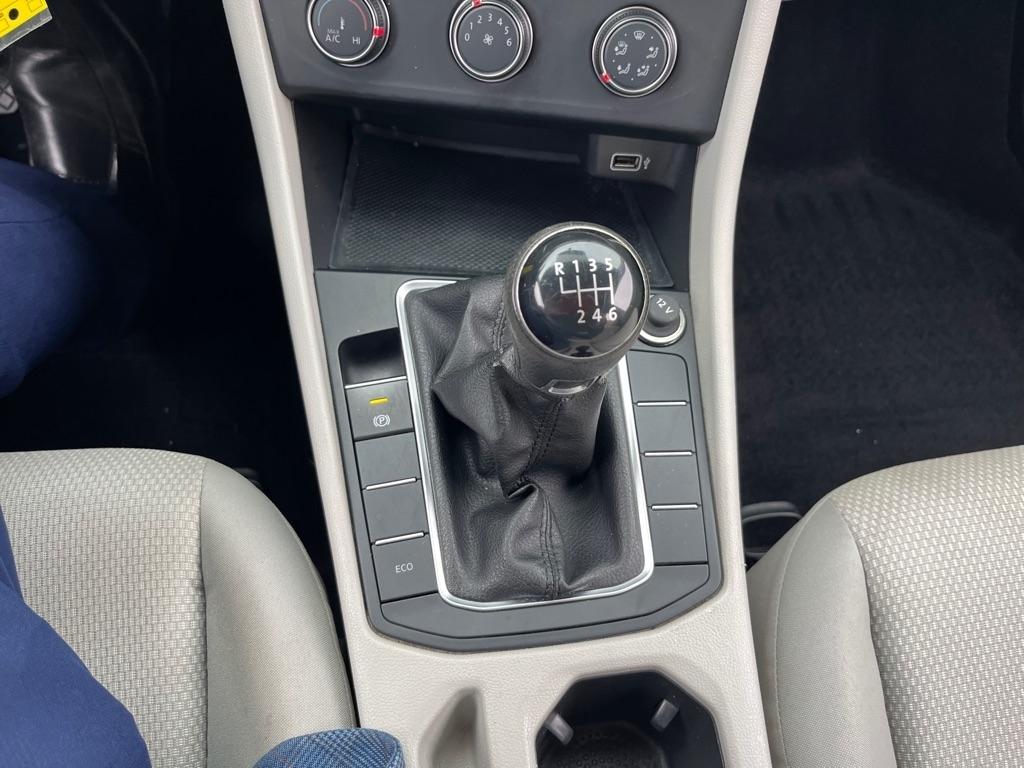 Volkswagen Jetta 1.4T S 6M 2019