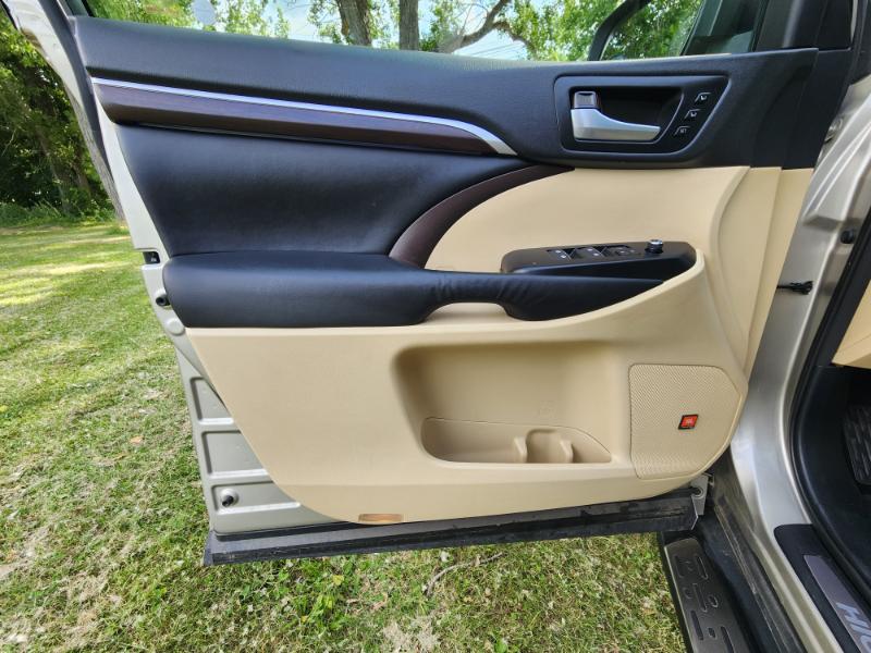 Toyota Highlander Limited Platinum AWD V6 2015 Toyota Highlander Limited Platinum AWD V6 2015