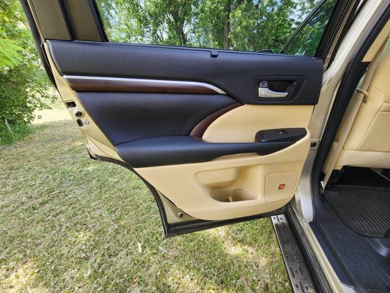 Toyota Highlander Limited Platinum AWD V6 2015 Toyota Highlander Limited Platinum AWD V6 2015