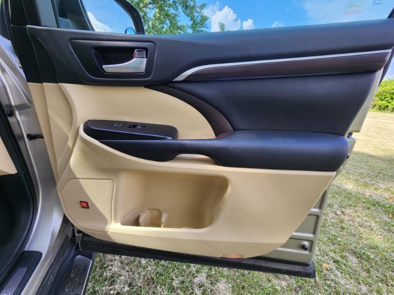 Toyota Highlander Limited Platinum AWD V6 2015 Toyota Highlander Limited Platinum AWD V6 2015