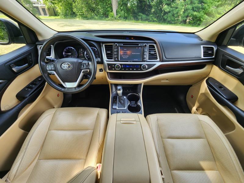Toyota Highlander Limited Platinum AWD V6 2015 Toyota Highlander Limited Platinum AWD V6 2015