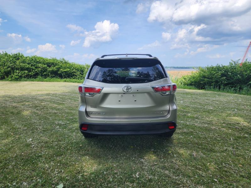 Toyota Highlander Limited Platinum AWD V6 2015 Toyota Highlander Limited Platinum AWD V6 2015