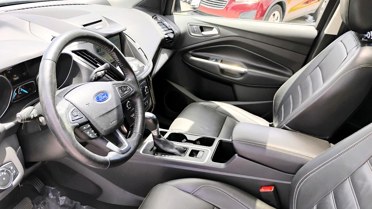 Ford Escape Titanium FWD 2017 Ford Escape Titanium FWD 2017