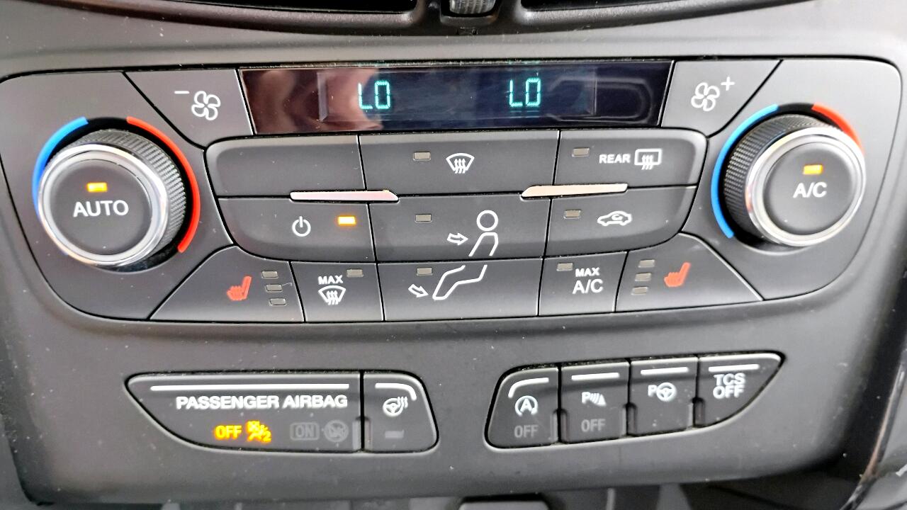 Ford Escape Titanium FWD 2017 Ford Escape Titanium FWD 2017