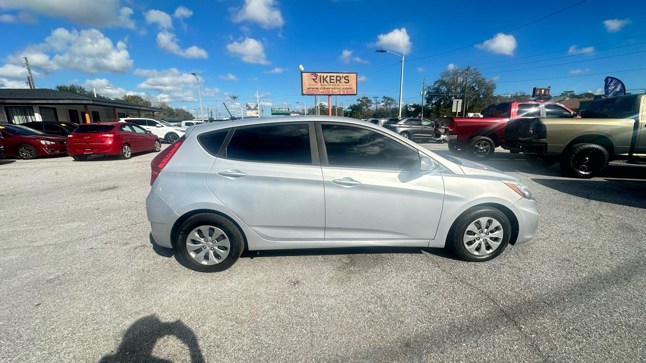 Hyundai Accent SE 5-Door 6A 2017