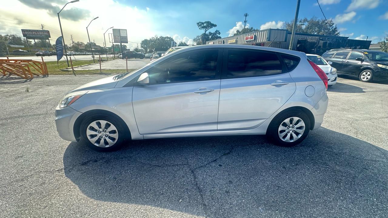 Hyundai Accent SE 5-Door 6A 2017