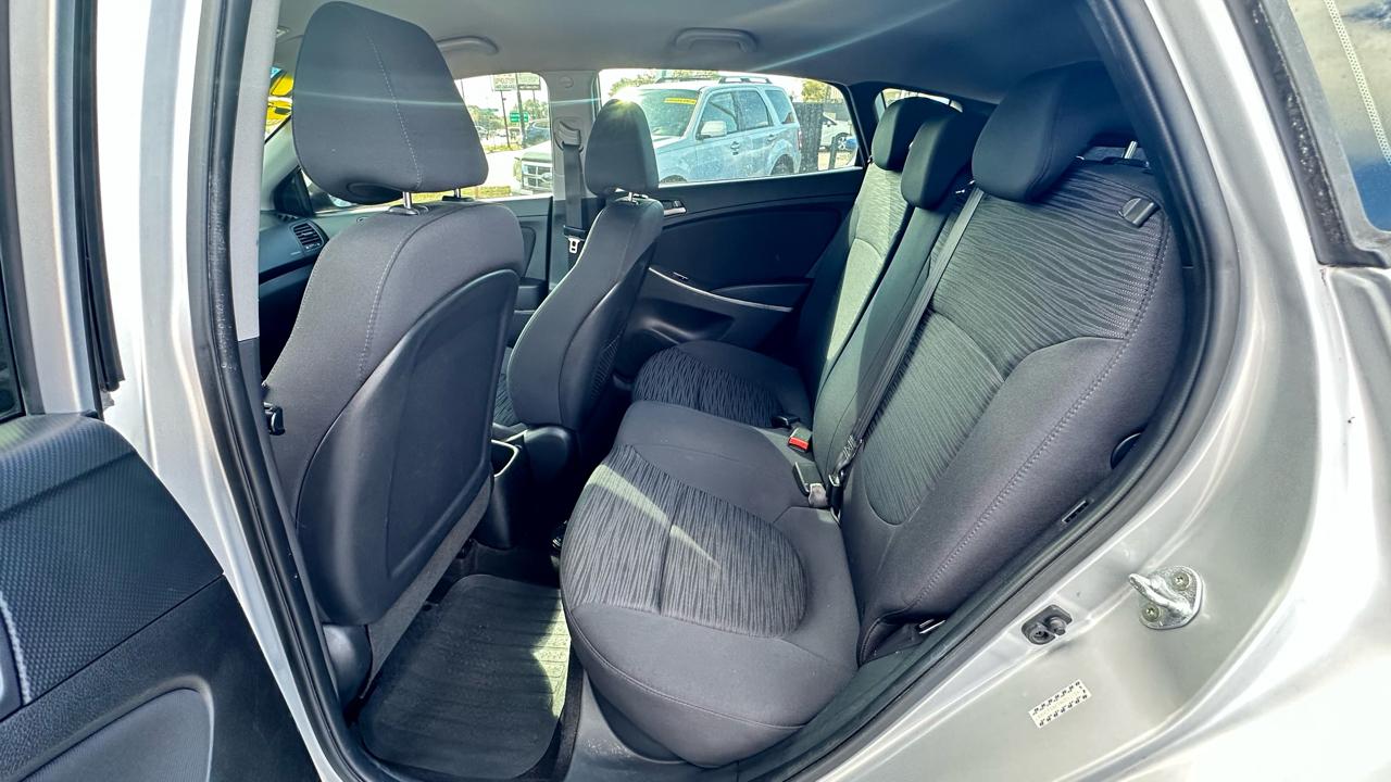 Hyundai Accent SE 5-Door 6A 2017