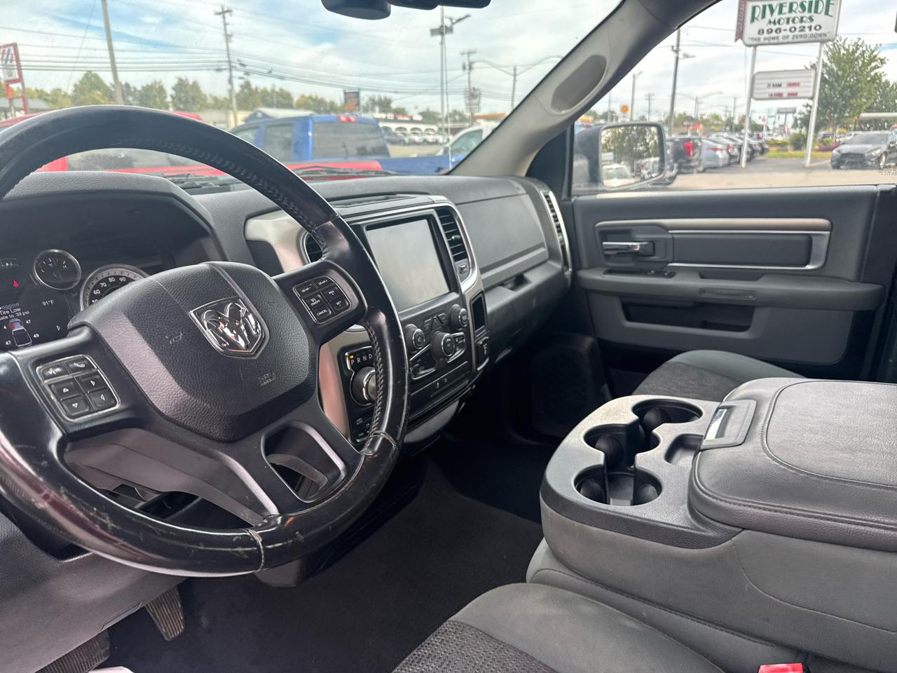 RAM 1500 4WD Quad Cab 140.5" Big Horn 2015 RAM 1500 4WD Quad Cab 140.5" Big Horn 2015