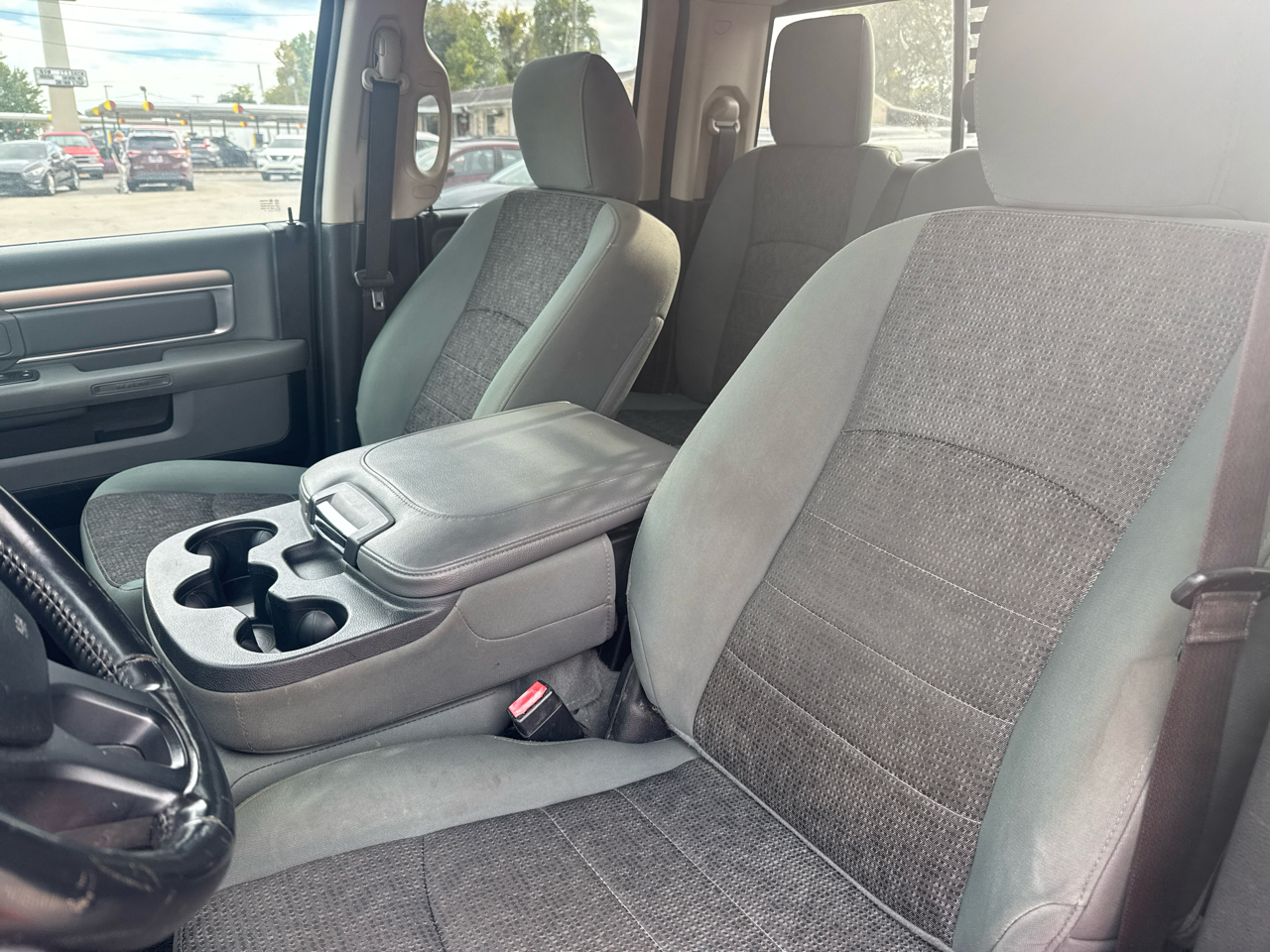 RAM 1500 4WD Quad Cab 140.5" Big Horn 2015 RAM 1500 4WD Quad Cab 140.5" Big Horn 2015