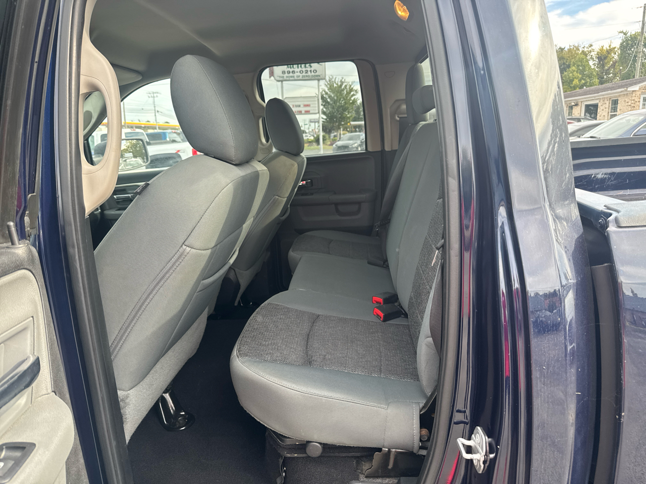 RAM 1500 4WD Quad Cab 140.5" Big Horn 2015 RAM 1500 4WD Quad Cab 140.5" Big Horn 2015