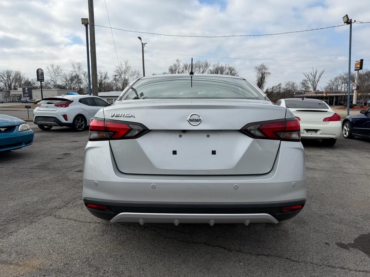 Nissan Versa S CVT 2021
