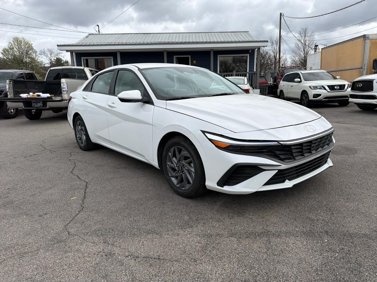 2024 Hyundai Elantra SEL IVT