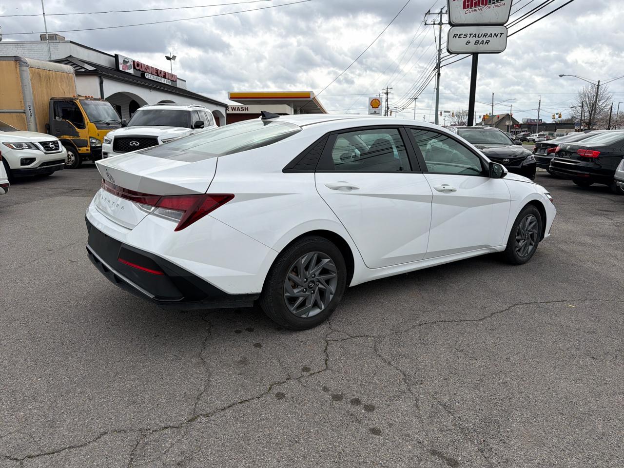 Hyundai Elantra SEL IVT 2024