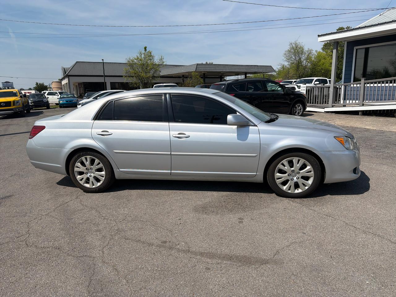 Toyota Avalon 4dr Sdn Limited (Natl) 2010
