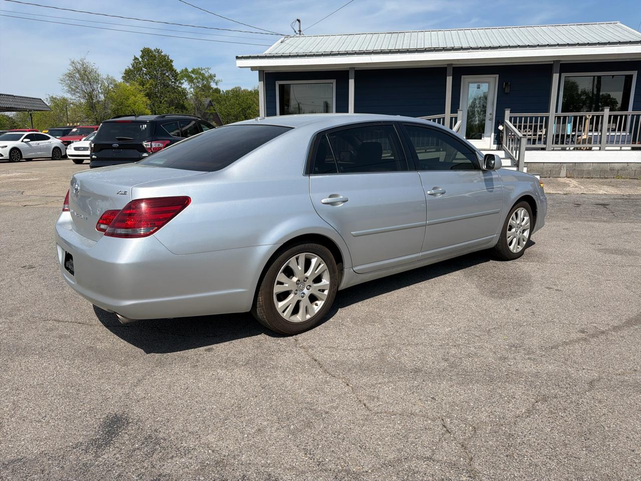 Toyota Avalon 4dr Sdn Limited (Natl) 2010